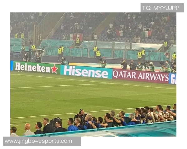 开球星卡足球欧洲杯盲盒全新上线，收藏顶级球员卡片，激活你的小小足球梦